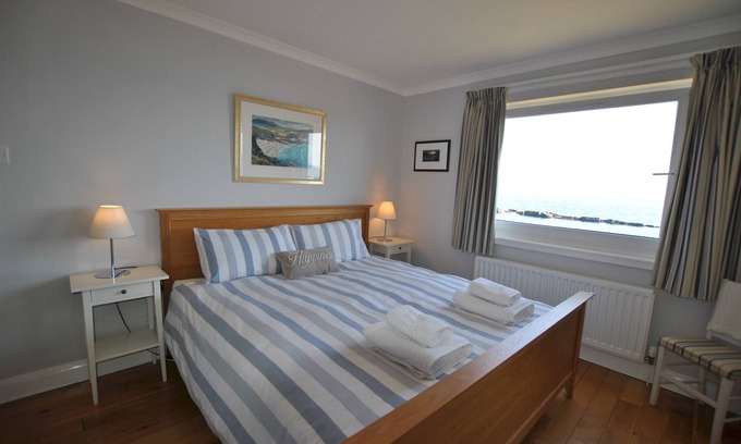Cellardyke Casa | Sandy Sorland's Beach House- stunning seaside home