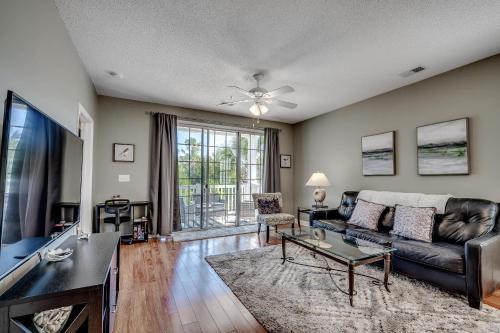 North Myrtle Beach Casa | Sandy Tee Resort Suite w Giant Pool Oasis