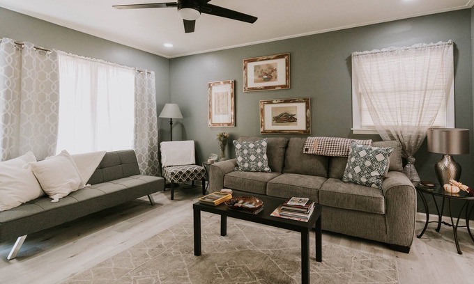 Ocean Springs Casa | Sandy Toes - 3bedroom near beach & downtown Ocean Springs! in golf cart district