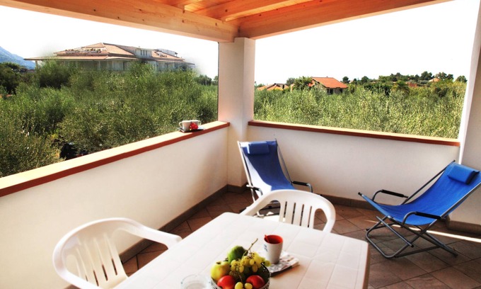 Santa Maria Apartamento | Sangeni Vacation Rentals - Apartamento n. 6, en el primer piso con una gran terraza