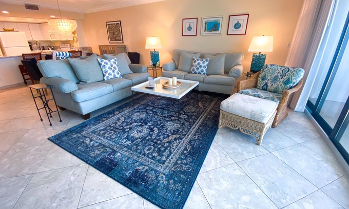 Punta Rassa Condominio | ¡Late check-out y salida gratis en estancias antes del 30/30!