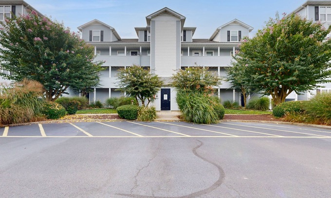 Rehoboth Beach Condominio | Sanibel Village Condo w/ 3 pools & private patio