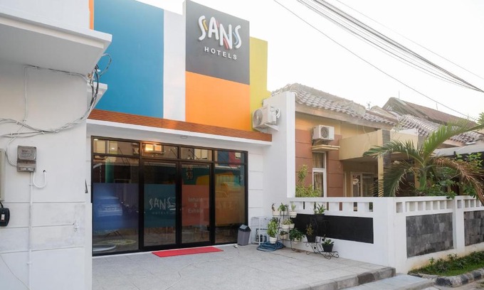 Semarang Hotel | Sans Hotel City Park Medoho Semarang
