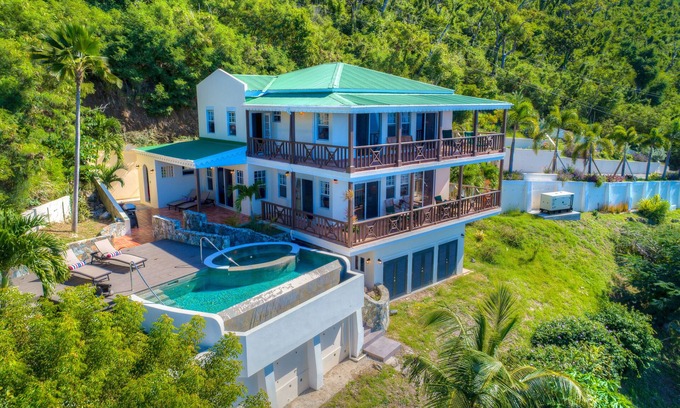 Towers Estate Villa | ⚡20% de descuento⚡ @ espaciosa villa Sans Souci para 8 con fabulosa piscina y vistas