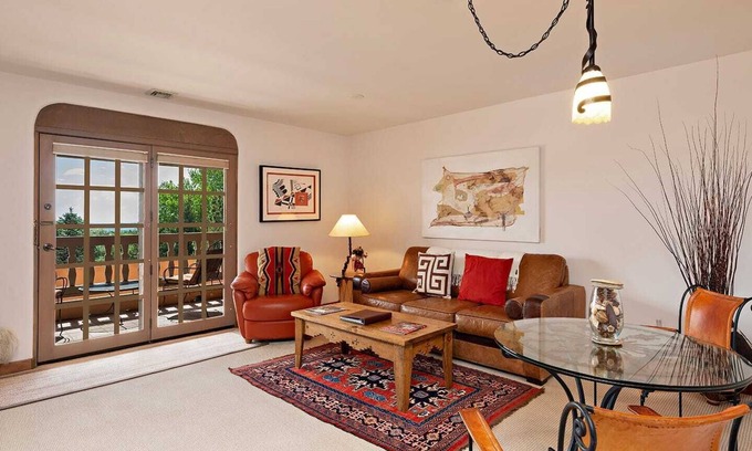 Quail Run Condominio | Santa Fe Penthouse Escape: Golf Course, Pool, Hot Tub & Mountain Views Await!