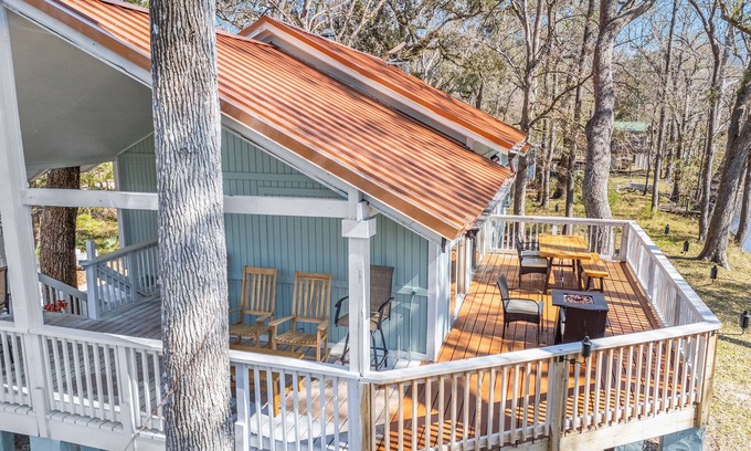Fort White Cabina | Santa Fe River Front, Luxury Retreat near Ginnie Springs and Ichetucknee