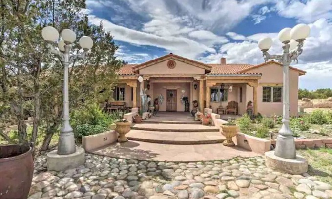 West Alameda Casa | Santa Fe's Hidden Gem