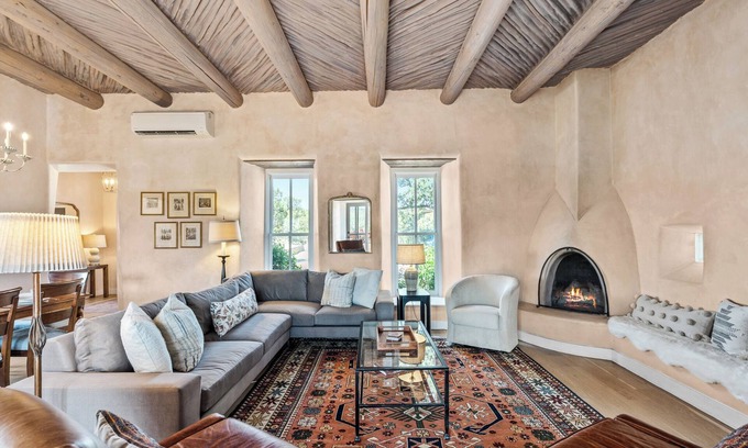 Tesuque Hills Casa | Santa Fe Santuario - Perfect Views, Kiva Fireplace