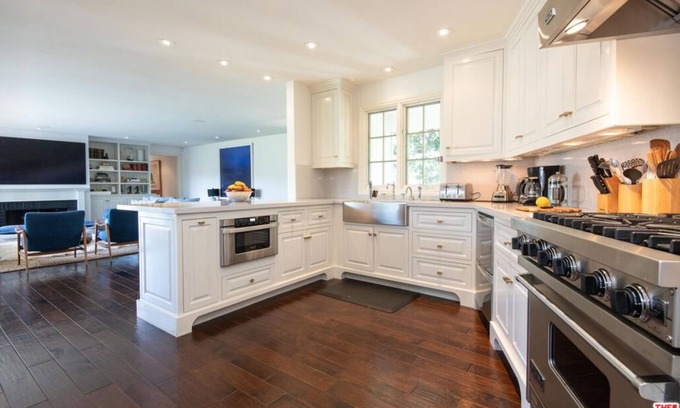 Pacific Palisades Casa | SANTA MONICA ADJACENT PACIFIC PALISADES CANYON VIEW 3 BEDROOM HOME