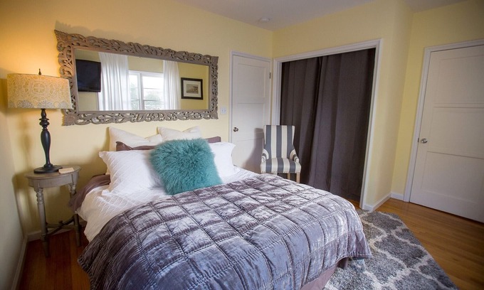 North of Montana Casa | Santa Monica Beach Luxury Suite