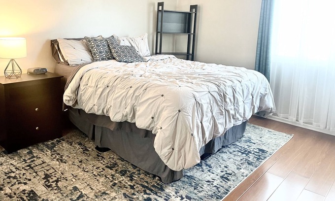Sunset Park Condominio | Santa Monica Condo in heart of Sunset Park Neighborhood