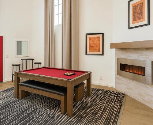 Sunset Park Casa | Santa Monica Entertainment House - Hot Tub, Billiards, BBQ & Projector