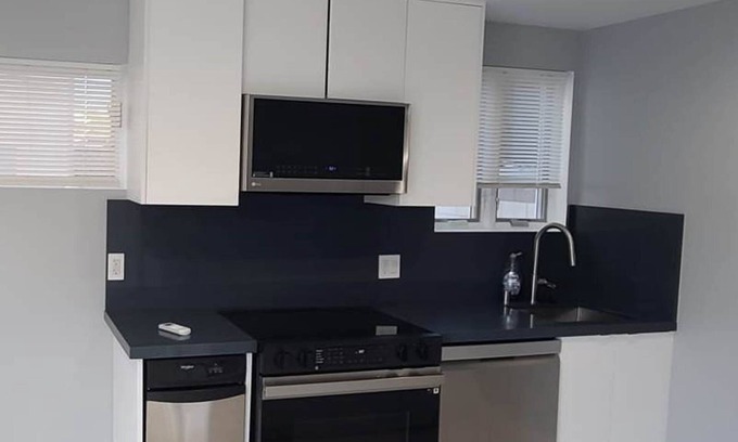 Sunset Park Casa | Santa Monica Special 4800/Mo 2Bd 2Ba like a house
