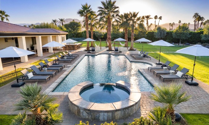 Indio Casa | Lux 7Br Estate, ideal para entretener! Piscina y spa, pozo de fuego, cancha de voleibol de arena