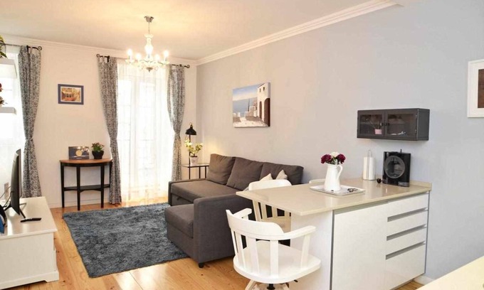 Pena Apartamento | El centro de Lisboa, acogedor 1 BR apartamento 1 - CheckinHome