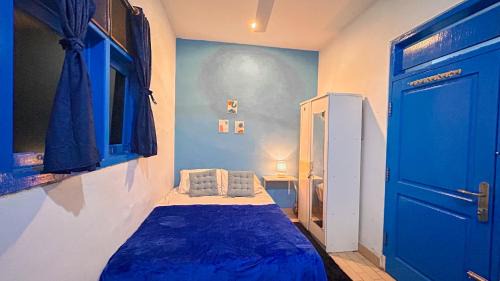 Tuban Cama Y Desayuno | Santorini House in Bali Near Airport