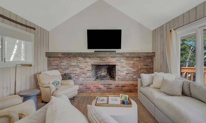 Bromley Mountain Casa | Sap House Hideaway | Walk to Bromley Mt w/Hot Tub