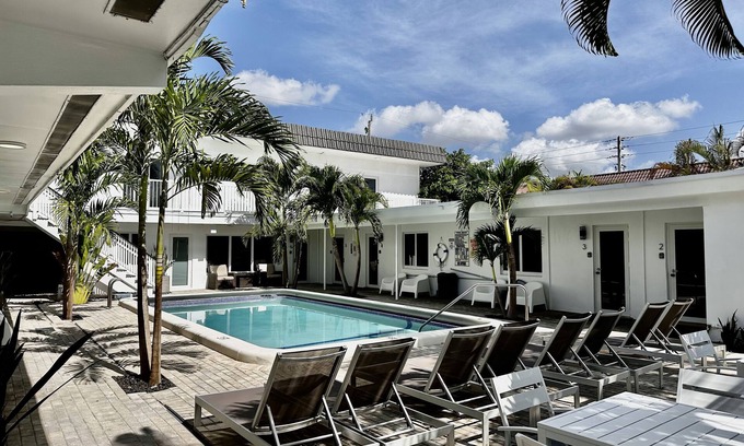 Lauderdale-by-the-Sea Hotel | Sapphire by the Sea Unit 4 King Bed, kitchen, pool view, Sleeps 2