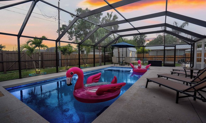 Sarasota Springs Casa | Sapphire Cove- 2BD/2BA Heated Saltwater Pool