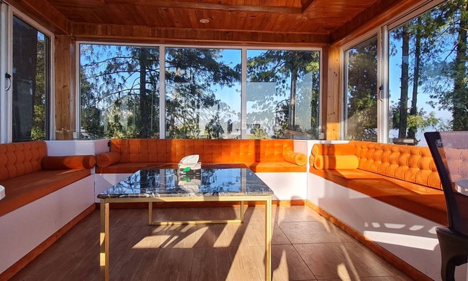 Murree Hotel | Sapphire Hut MCM