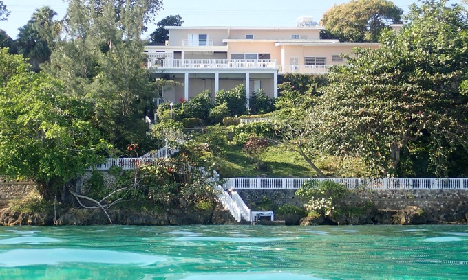 Boscobel Villa | Villa frente al mar en el arrecife, piscina, con personal, muy privado, Villa de arrecife de zafiro