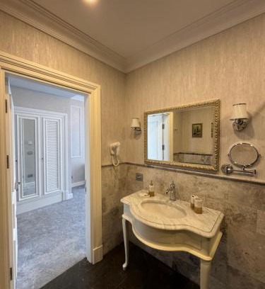 Baku Cama Y Desayuno | Sapphire Zugulba Hotel