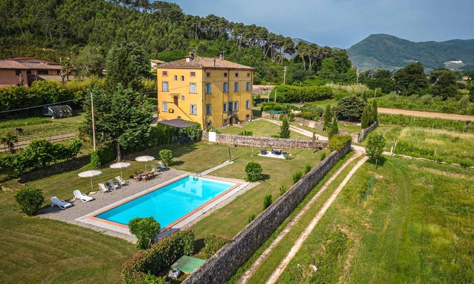 Guamo Apartamento | Sara, apartamento con gran piscina privada, WiFi. Lucca
