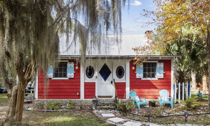 Daufuskie Island Casa | Sarah Grant House- Cozy Home