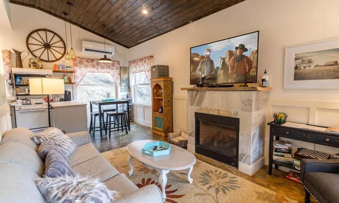 Blowing Rock Casa | Sarah Janes Cottage at Doe Creek