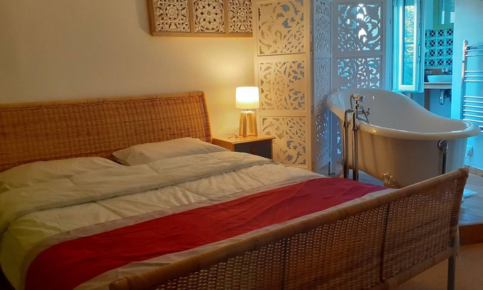 Vermenton Casa | Sarah's gîte, a charming 2-hour drive from Paris