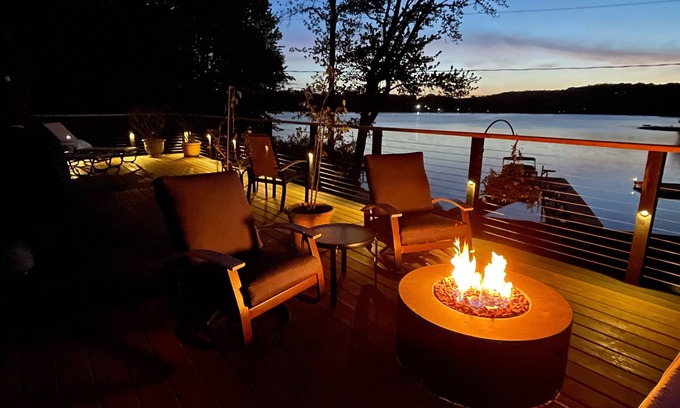 Galway Casa | Saratoga County Beach Front Home