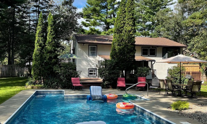Saratoga Springs Casa | Saratoga Home 4 min from Track with Pool, Hot Tub and Sauna!
