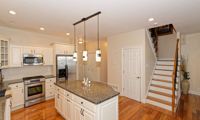 Saratoga Springs Casa | Saratoga Lake Front #1, minutes to The Track!