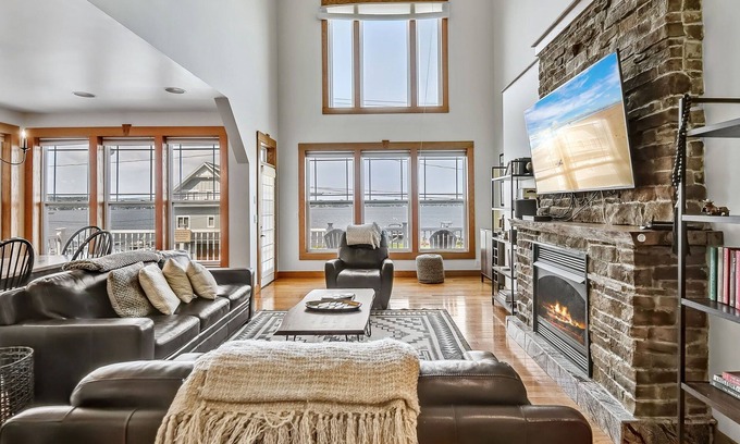 Saratoga Springs Casa | Saratoga Lakeside Lookout|9 Beds|EV Charger|Views