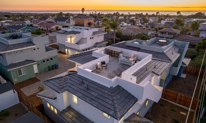 Grover Beach Casa | Saratoga Oceanview House w/ Rooftop Deck