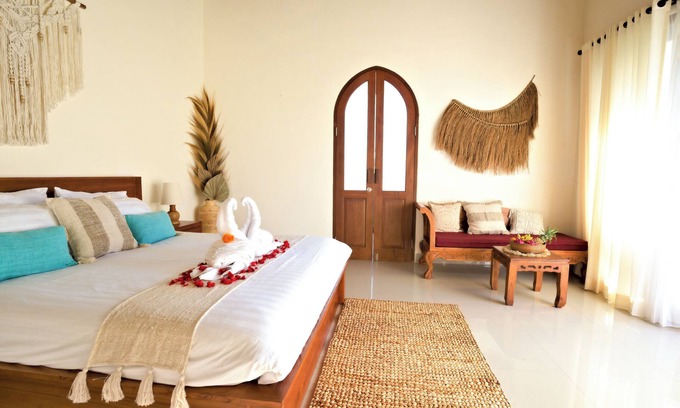 Kutuh Kaja Villa | Charming 1 BR Ubud villa with rice field views, AC & WiFi – perfect for couples.