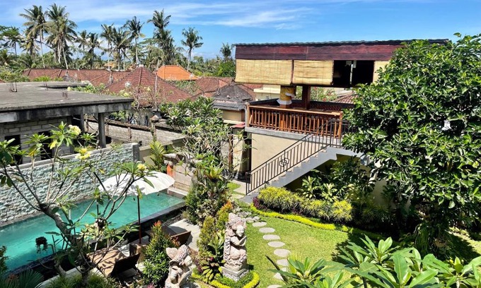Kemenuh Casa | Sari Murni
