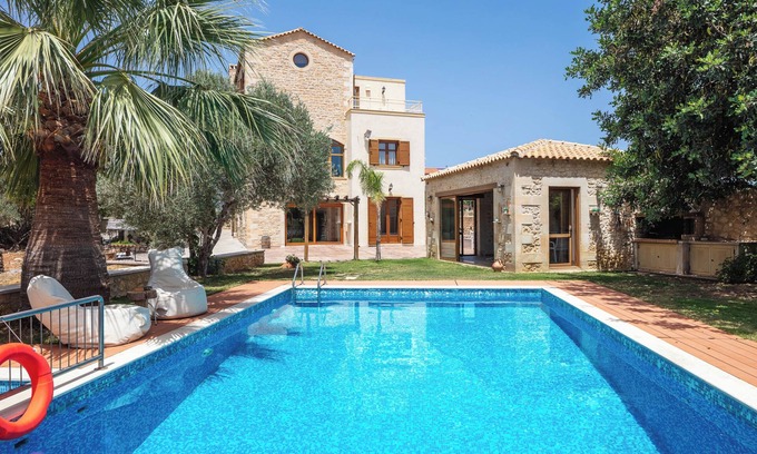 Roussospiti Villa | Villa Saridakis! ¡Piscina privada, gimnasio, piscina para niños, a poca distancia de tabernas!
