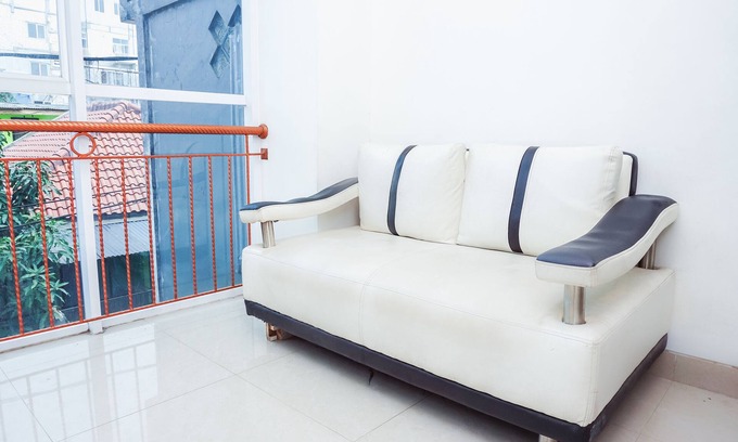 Kebayoran Lama Hotel | OYO 106 Sarkawi Residence