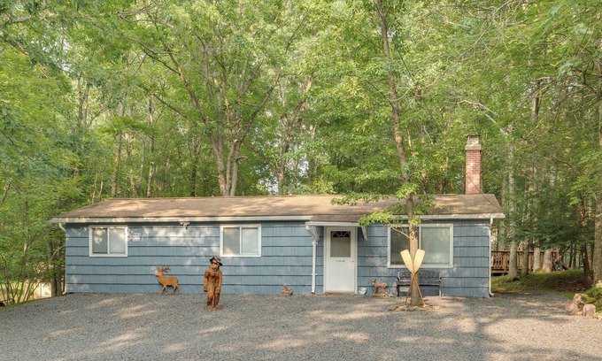 Albrightsville Cabaña | 'Sasquatch Inn' Albrightsville Cottage with Deck