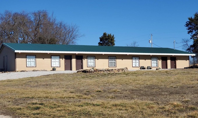 Garfield Apartamento | Sassafras Inn/Unit A --- Close to Marina & Boat Launch; 30 min to Eureka Springs