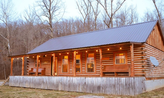 Combs Cabina | Sassafrass lodge on the ozarks Pig trail scenic highway