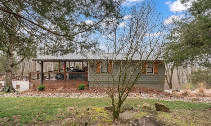 Clarkson Casa | Sassy Cove Lakehouse on Nolin Lake