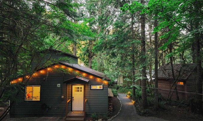 Darrington Cabina | Sauk River Cabins - Hot tub - Firepit