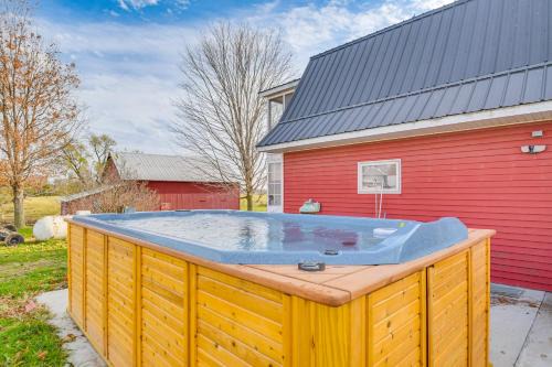 Smithshire Casa | Sauna and Private Hot Tub Kirkwood Farmhouse!