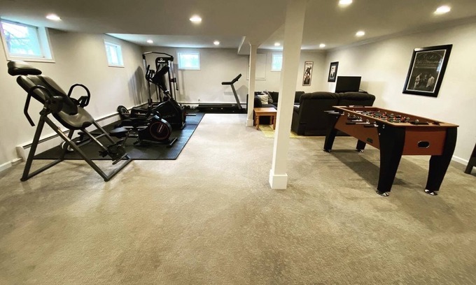 Colesville Casa | Sauna, hot tub, gym, great outdoor space!