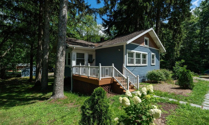 Lake Michigan Beach Casa | Sauna, hot tub, pet friendly, & 1/2 mile to lake