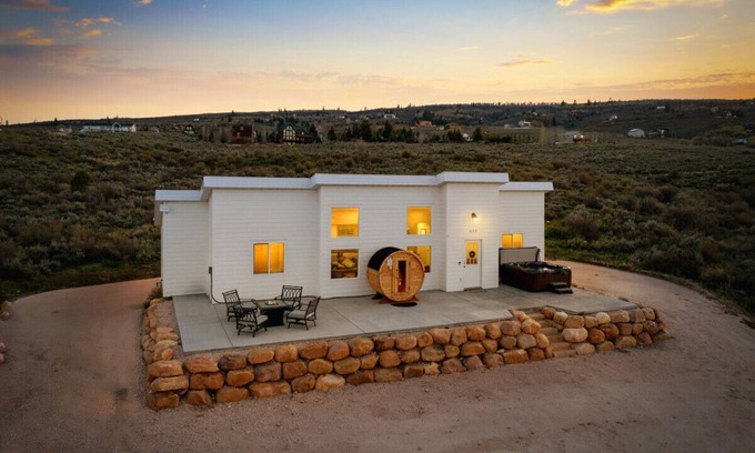 Sweetwater Casa | Sauna+Pet Friendly+Arcades+Lake Views+Hot Tub