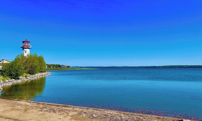 Sylvan Lake Casa | Sauna/Plunge @ Days @ the Lake - Lake town getaway in a quiet neighbourhood