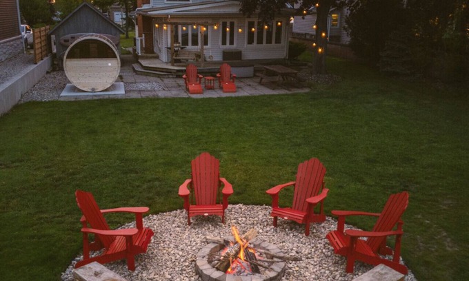 Kingsville Cabaña | Sauna, stunning views of Lake Erie, lakefront retreat